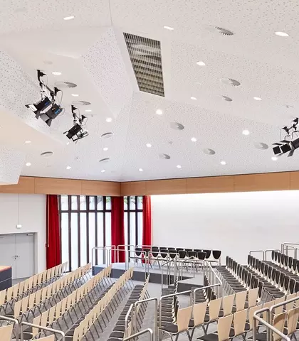 Akustikdecke Hörsaal